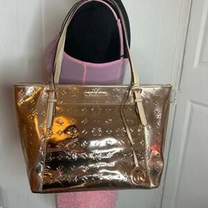 °｡⋆♡ Michael Kors Ciara Rose Gold Metallic Tote Bag NWT (HB-18)